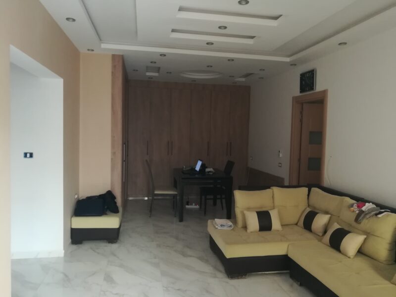 Opportunité rare ariana essoughra. bâtiment: villa et 5 app