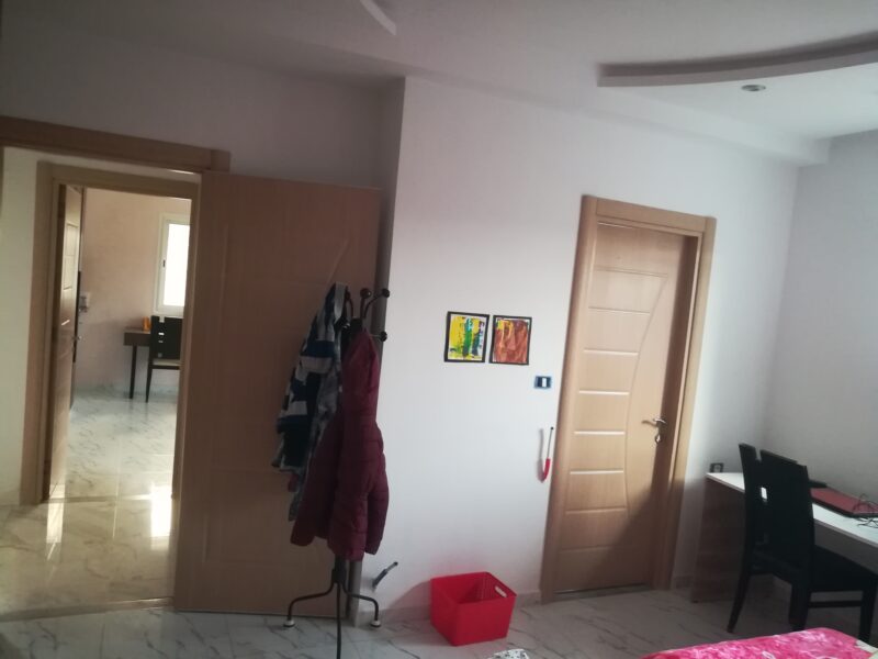 Opportunité rare ariana essoughra. bâtiment: villa et 5 app