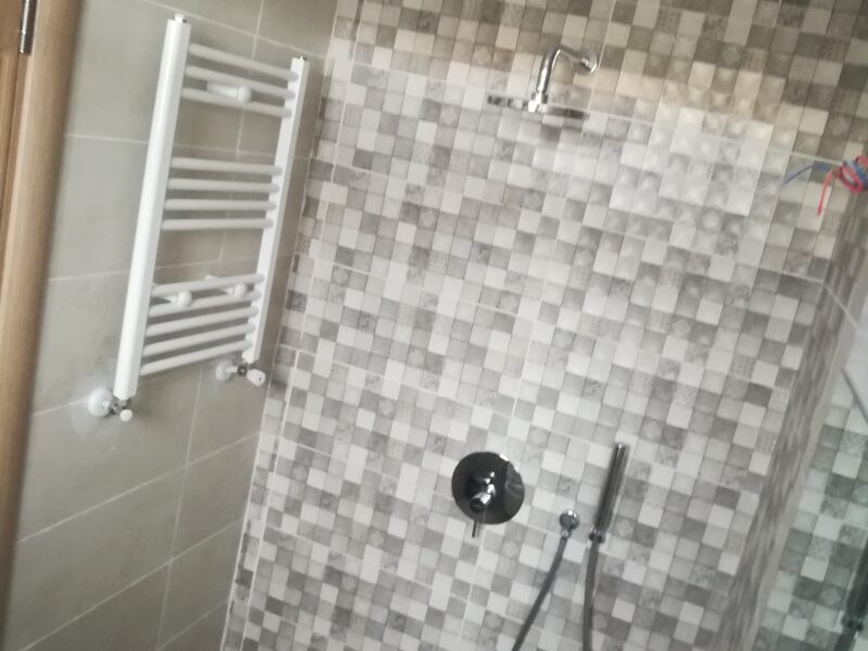 Opportunité rare ariana essoughra. bâtiment: villa et 5 app